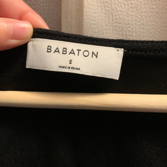 Aritzia Babaton Plunge Longsleeve V-neck - Picture 11 of 13